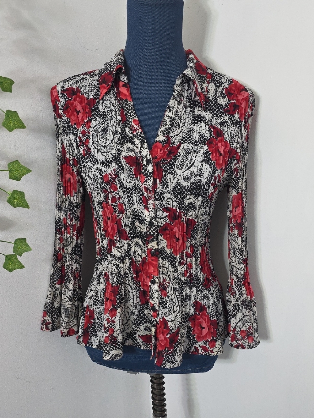 ​Sunny Leigh Pleated Bell Sleeve Blouse Red Floral Snakeskin Print Size L
